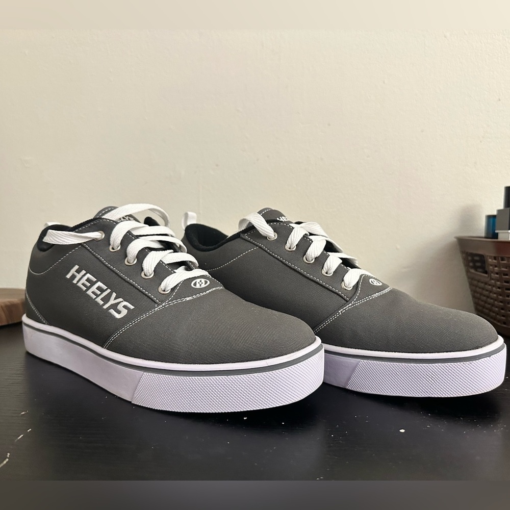 Heelys like brand new, has the wheels the wheel remover.